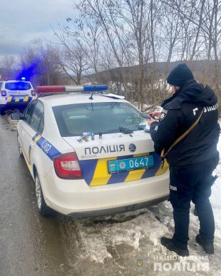 У пасажира таксі знайшли метамфетамін та марихуану – 01