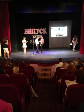 У Мукачівському кооперативному торговельно-економічному коледжі провели випускний бал – 05 У Мукачівському кооперативному торговельно-економічному коледжі провели випускний бал – 05