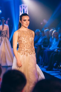 Мода заради життя: на Закарпатті відбувся ІІІ-й благодійний показ мод дизайнерки Роксолани Новак – 46