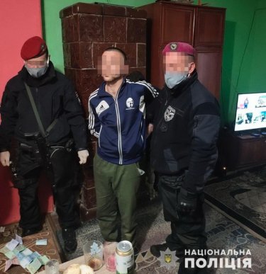 Двох неповнолітніх закарпаток примушували займатись проституцією – 02