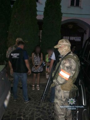 Жінка намагалася продати свою 3-річну дитину – 01