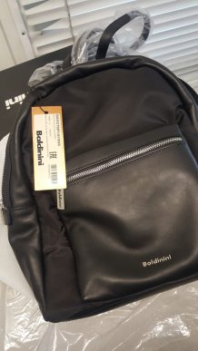 Чоловік намагався незаконно перевезти через кордон брендовий одяг та взуття – 09