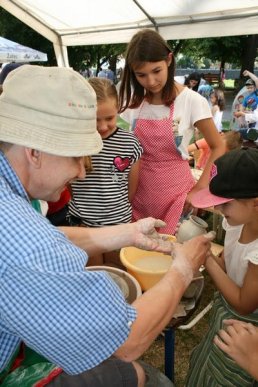 Маленькі закарпатці на кілька годин стали гончарами – 06