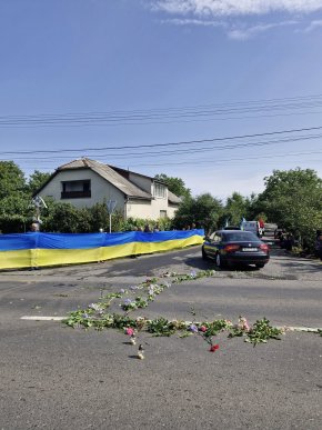 У селі на Мукачівщині попрощались із полеглим захисником – 02 У селі на Мукачівщині попрощались із полеглим захисником – 02