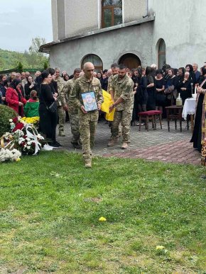 В одній із громад попрощались із молодим захисником – 04