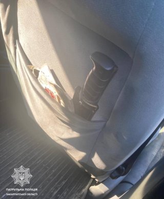 Закарпаттям роз’їжджав нетверезий водій зі зброєю – 05 Закарпаттям роз’їжджав нетверезий водій зі зброєю – 05