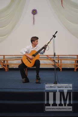 У Мукачеві відбувся благодійний концерт дитячих та юнацьких колективів "Від маленького серця для великого миру" (ФОТОРЕПОРТАЖ) – 05