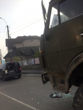 ДТП на Закарпатті: вантажівка в’їхала у легковик – 04 ДТП на Закарпатті: вантажівка в’їхала у легковик – 04