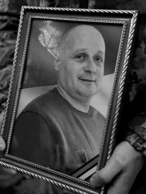 У Мукачеві попрощалися із захисником Михайлом Бідзілею – 01