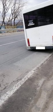 На трасі "Київ-Чоп" біля Кольчина сталась ДТП: у маршрутки на ходу злетіло колесо – 05