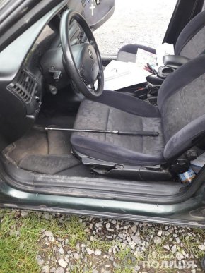 У двох чоловіків поліція знайшла заборонені предмети – 02