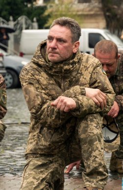 У Мукачеві поховали 53-річного Героя – 03