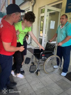 На одній із гір Закарпаття змія вкусила туриста – 03