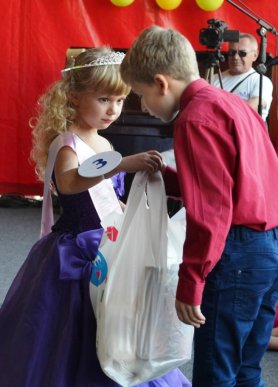 У Тячеві визначили найгарнішу дівчину міста – 03