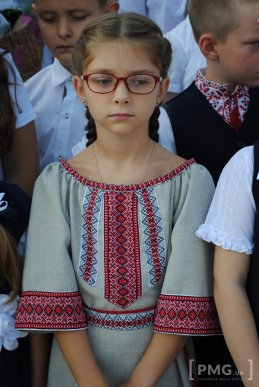 Мукачівська ЗОШ №4 патріотично відсвяткувала День знань – 03