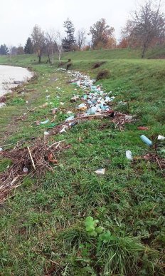 На березі Латориці у Мукачеві нарешті позбирали купи сміття – 05