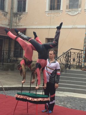 У центрі Мукачева влаштували циркове дійство – 05