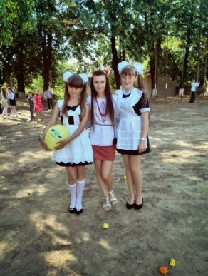 Шкільний фотоальбом: як учні Мукачева 1 Вересня відзначали (ФОТОРЕПОРТАЖ) – 48