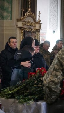 Мукачево попрощалося із загиблим військовим – 03