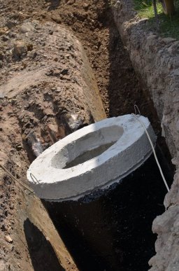 На п’яти вулицях Мукачева будують нову каналізацію – 03