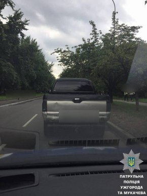 В Ужгороді патрульні зупинили машину, яка, виявляється, знаходилася у розшуку – 02 В Ужгороді патрульні зупинили машину, яка, виявляється, знаходилася у розшуку – 02