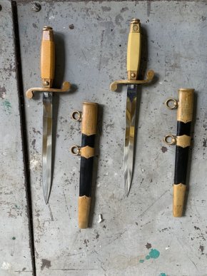 На кордоні у чоловіка виявили ножі із зображенням російського Кремля – 02 На кордоні у чоловіка виявили ножі із зображенням російського Кремля – 02