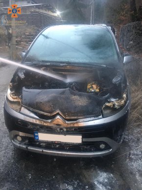 Впродовж вихідних у Закарпатті горіли три автомобілі – 04 Впродовж вихідних у Закарпатті горіли три автомобілі – 04