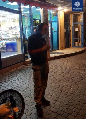 В Ужгороді чоловік їздив містом під кайфом – 01