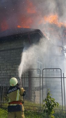 Масштабну пожежу поблизу Ужгорода гасили 25 пожежників – 05