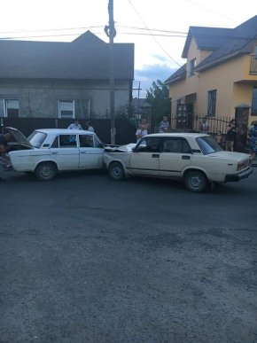 Зіткнулись дві автівки: очевидці кажуть про п’яного винуватця ДТП – 04