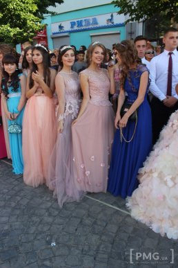 У Мукачеві нагородили випускників-медалістів – 78