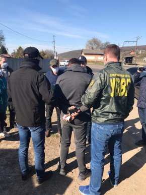 "Поділився" службовою інформацією: на хабарі затримали прикордонника – 02 "Поділився" службовою інформацією: на хабарі затримали прикордонника – 02