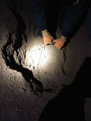 Чопські прикордонники виявили закопані у руді цигарки  – 01