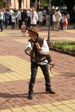 Як на фестивалі "Гуцульська бриндзя" гуляли та жартівливо білизну навиворіт одягали на "файну погоду" – 18 Як на фестивалі "Гуцульська бриндзя" гуляли та жартівливо білизну навиворіт одягали на "файну погоду" – 18