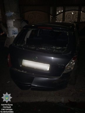 18-річний юнак на "Тойоті" врізався в Мукачеві у "Фольксваген", "Шкоду" та "Мерседес" – 05