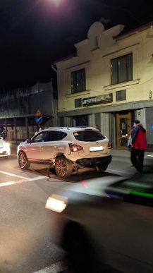 Масштабна аварія: постраждали молоді ужгородки – 02