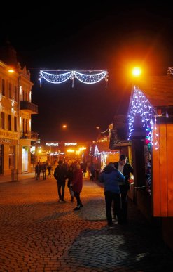В Ужгороді стартував новорічно-різдвяний ярмарок – 05 В Ужгороді стартував новорічно-різдвяний ярмарок – 05