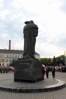 У День Прапора в Ужгороді відбулась святкова хода – 04