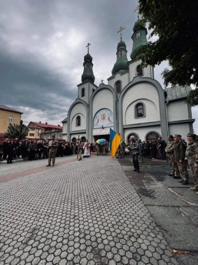 В Мукачеві попрощалися з полеглим на війні Героєм  – 08