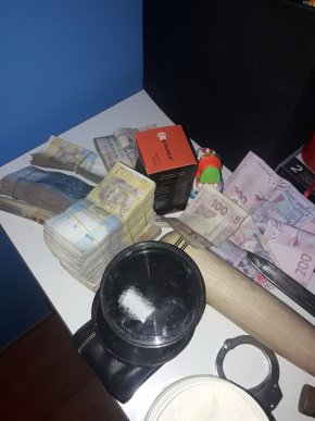 У Мукачеві затримали групу наркоділків: офіційні подробиці – 06