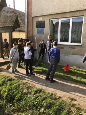 У Хустському районі розпочали акцію "Освітній сад – майбутнє України" – 05