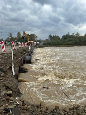 Рух тимчасово призупинений: що трапилось в одному з районів Закарпаття – 02