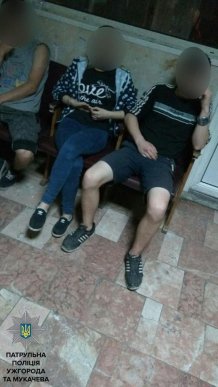 В Ужгороді біля цілодобового магазину побили та пограбували чоловіків – 02