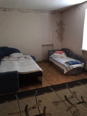 В Ужгороді невідомий чоловік поселяє нелегалів у квартири – 02 В Ужгороді невідомий чоловік поселяє нелегалів у квартири – 02