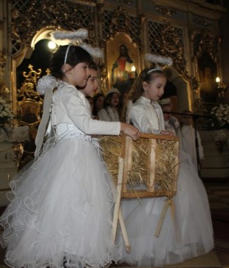 В Ужгороді відбувся перший тур фестивалю колядників – 05