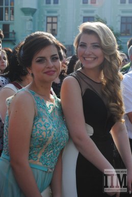 У центрі Мукачева відбувся урочистий парад випускників (ФОТО) – 26