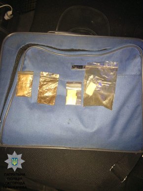 Чоловік роз’їжджав містом, маючи при собі наркотики та пістолет – 04 Чоловік роз’їжджав містом, маючи при собі наркотики та пістолет – 04