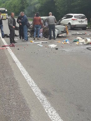 В області сталася жахлива ДТП: автобус протаранив легковик – 04