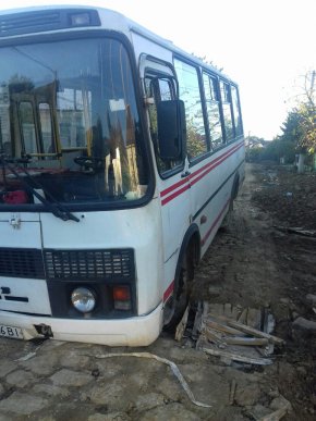 З маршрутним автобусом трапився небезпечний інцидент: люди обурені – 02 З маршрутним автобусом трапився небезпечний інцидент: люди обурені – 02