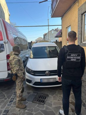 На Закарпатті та ще в двох областях провели обшуки – 03